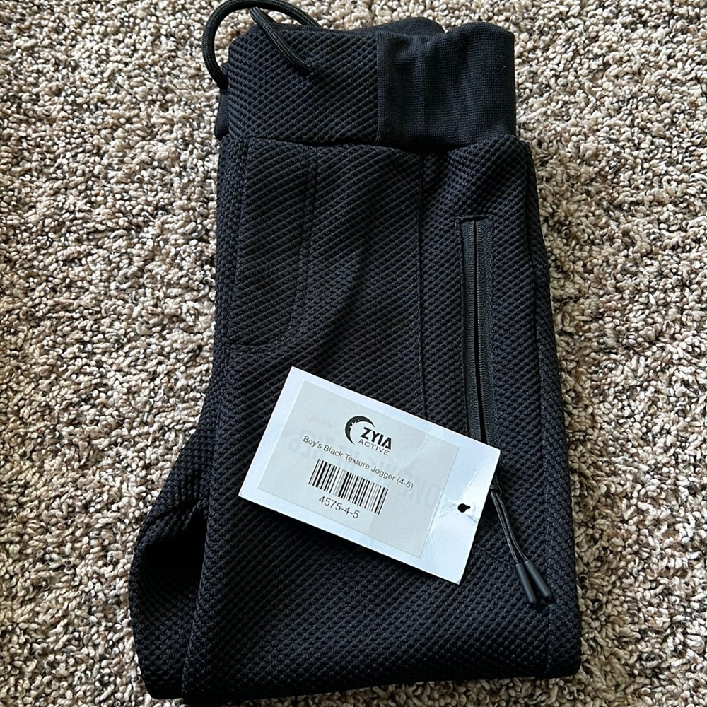Boys Zyia black texture jogger size 4-5